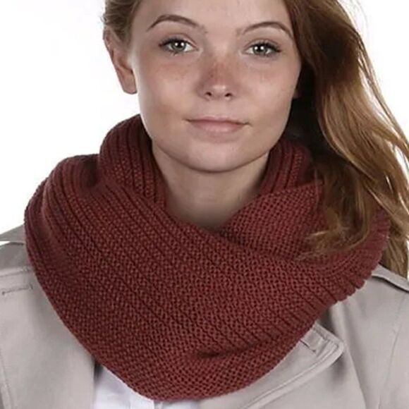 Elizabeth Besich Accessories - Ladies Burgundy Winter Scarf